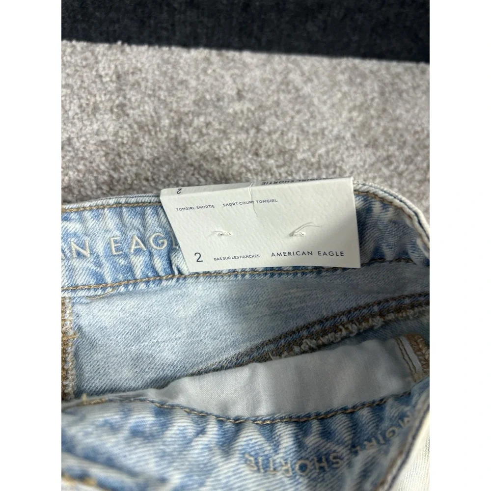 American Eagle Tomgirl Shortie Shorts Denim Blue Ripped Womens Sz 2 NWT - Picture 2 of 3